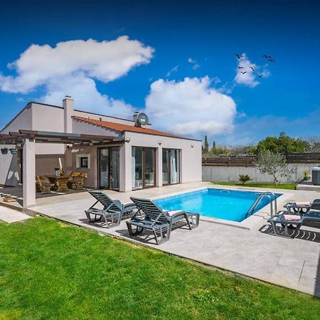 Bobo Family House With Pool Villa Воднян Екстериор снимка