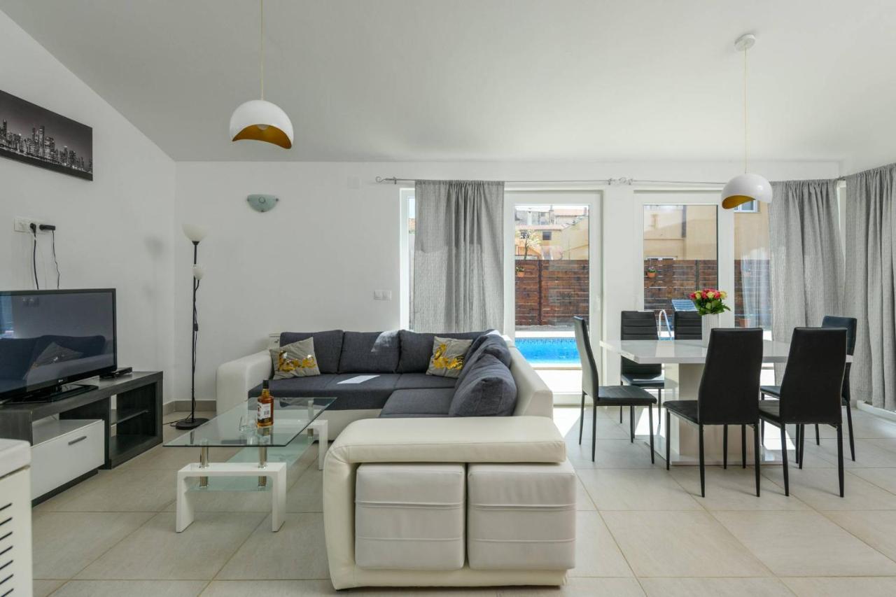 Bobo Family House With Pool Villa Воднян Екстериор снимка