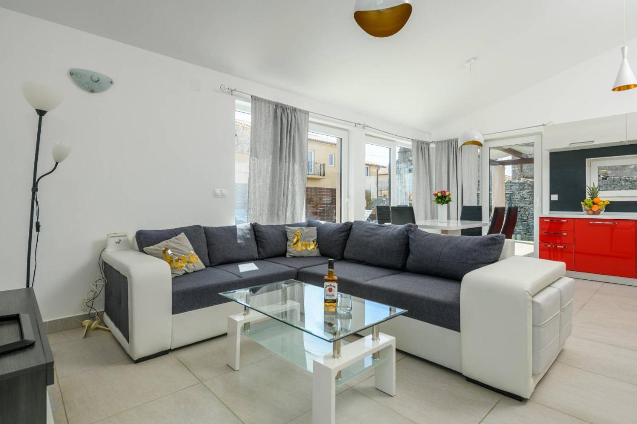 Bobo Family House With Pool Villa Воднян Екстериор снимка