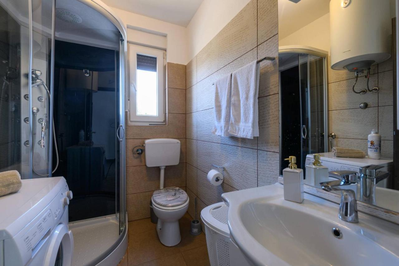 Bobo Family House With Pool Villa Воднян Екстериор снимка