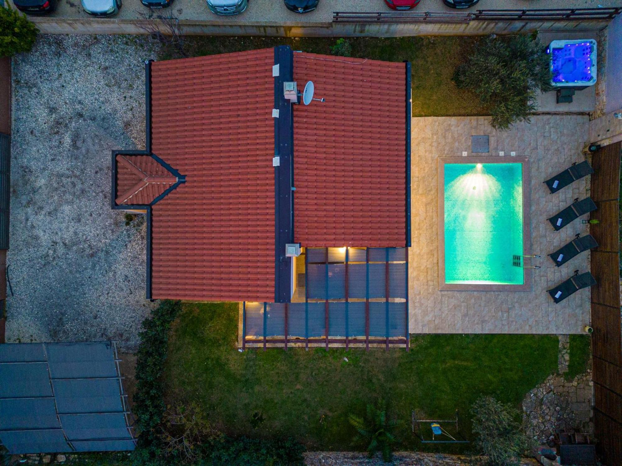 Bobo Family House With Pool Villa Воднян Екстериор снимка