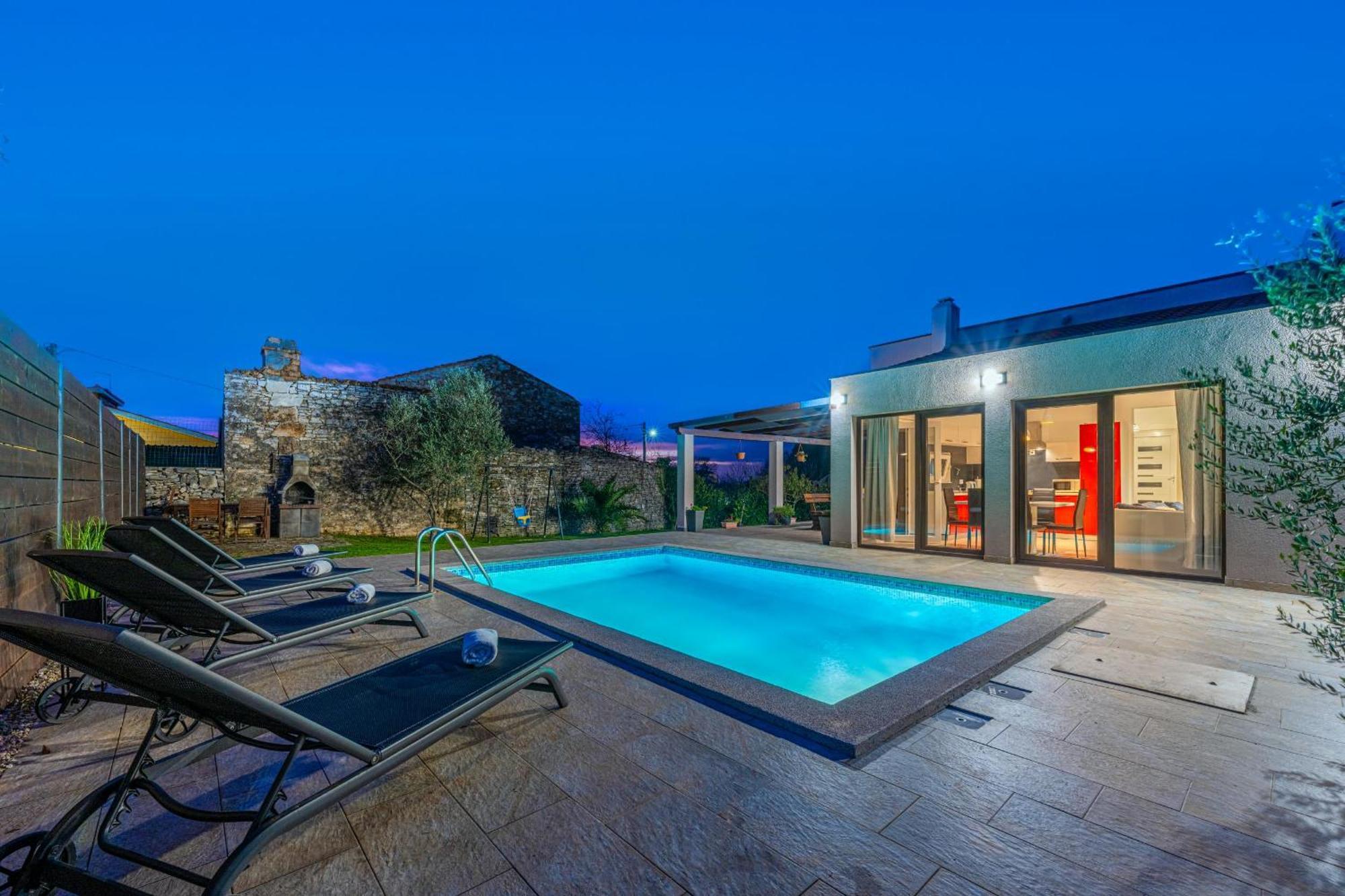 Bobo Family House With Pool Villa Воднян Екстериор снимка