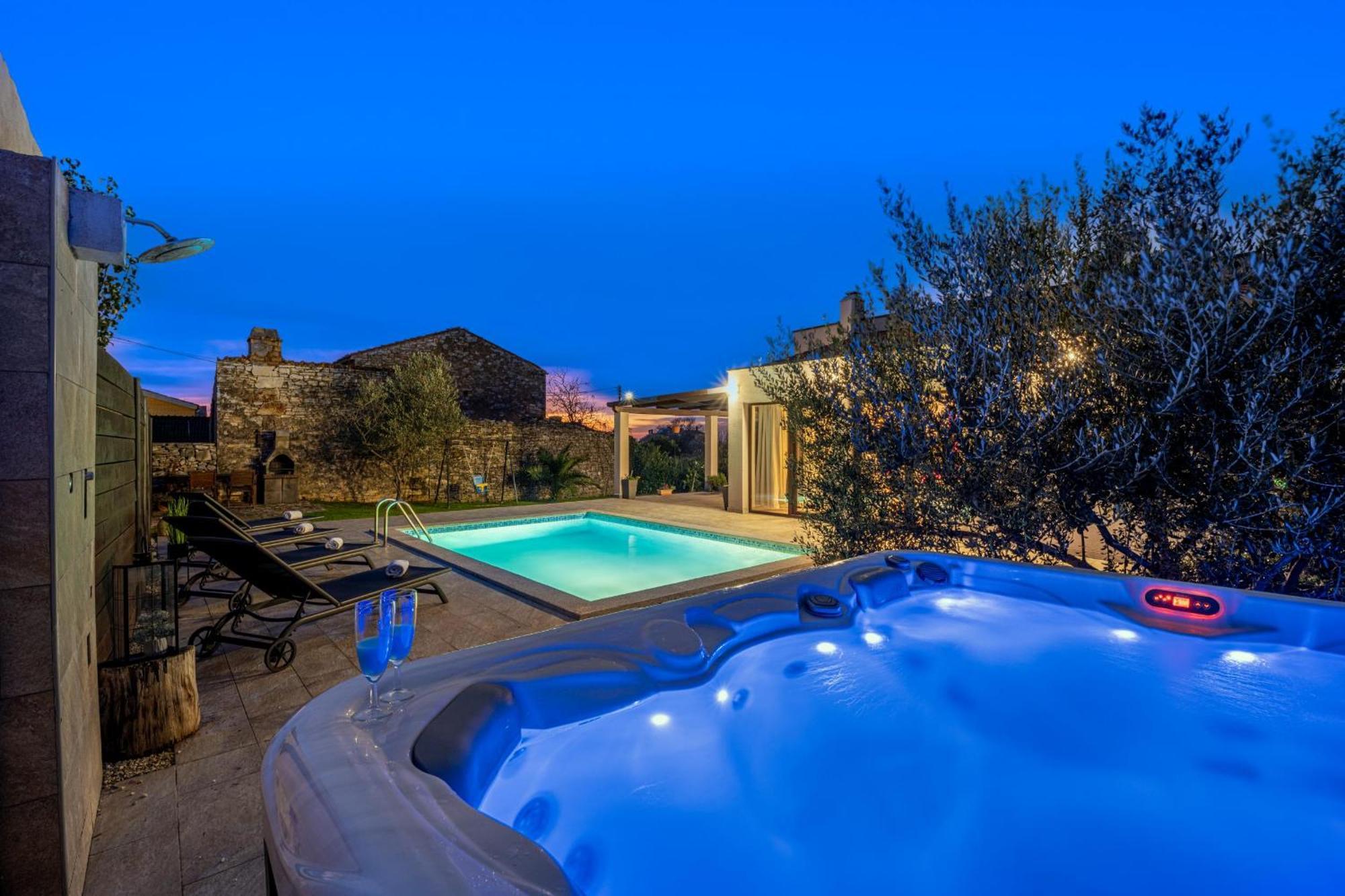 Bobo Family House With Pool Villa Воднян Екстериор снимка